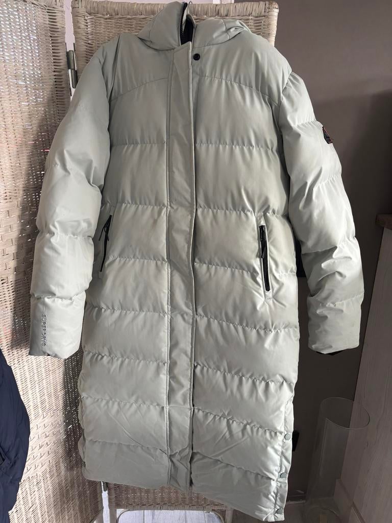 Superdry lange puffer winterjas nieuw, Kleding | Dames, Jassen | Winter, Ophalen of Verzenden, Zo goed als nieuw, Maat 38/40 (M)