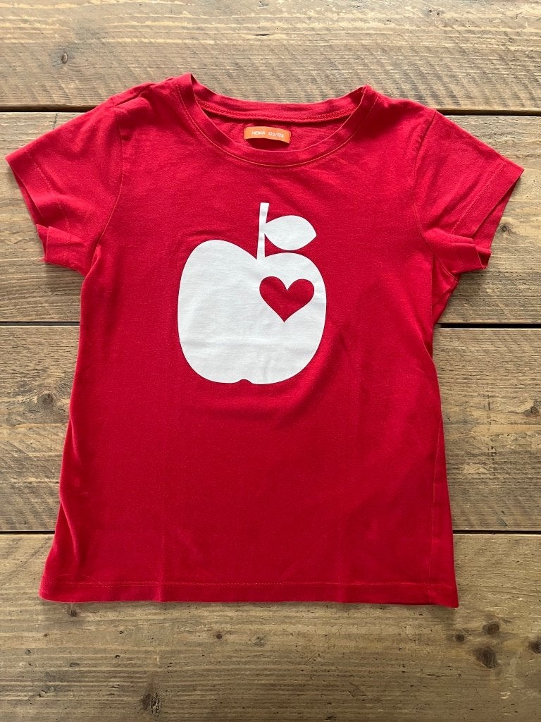 HEMA rode t-shirt appel 122 - 128, Kinderen en Baby's, Meisje, Ophalen of Verzenden, Zo goed als nieuw, Shirt of Longsleeve