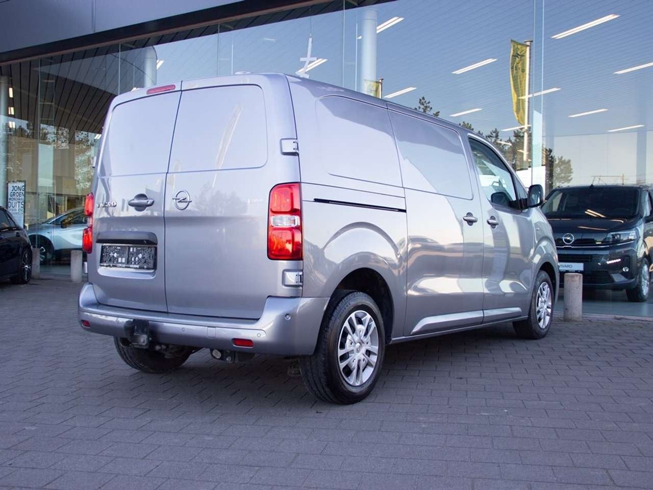 Opel Vivaro VAN L2 2.0 AUTOMAAT 180PK 2 SCHUIFDEUREN|TREKHA, Autos, Argent ou Gris, Entreprise, 3 places, 131 kW
