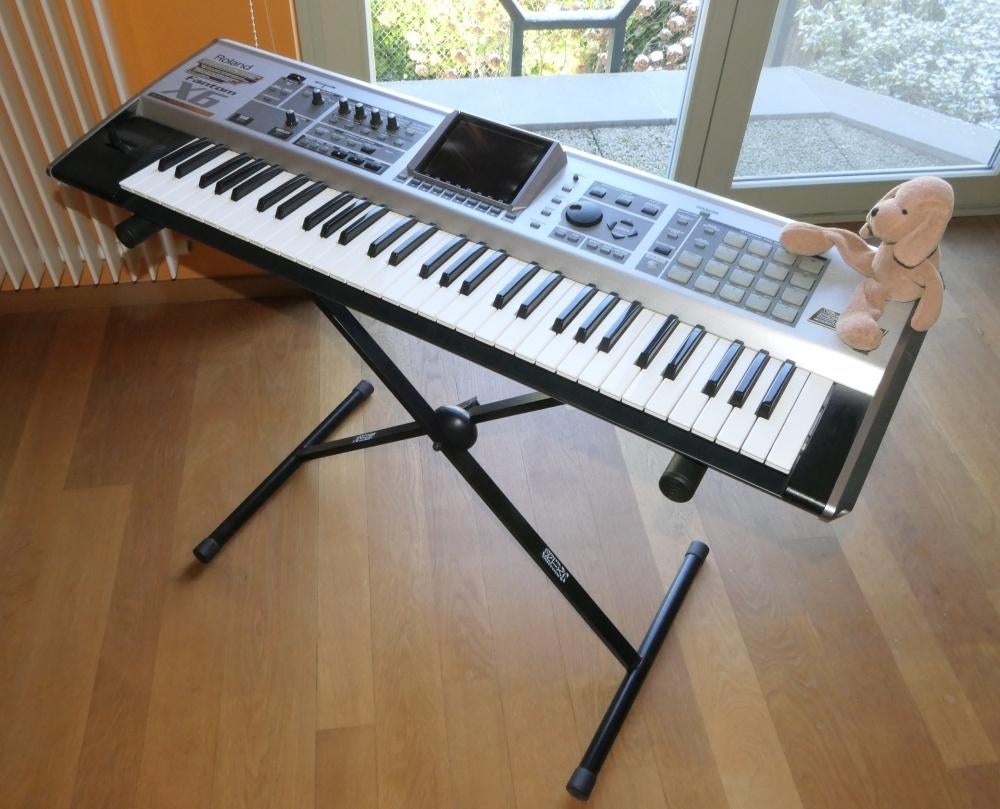 Roland Fantom-X6, Enlèvement, 61 touches, Roland