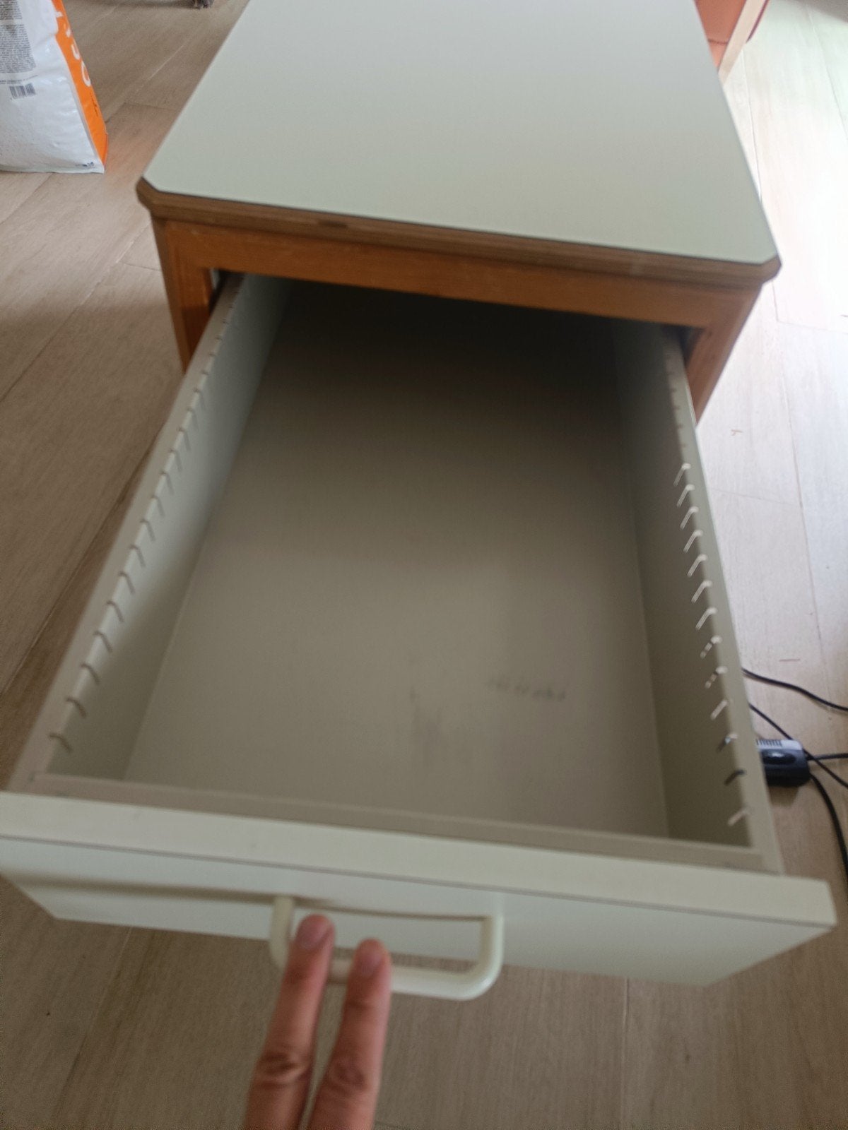 Bureaukast, Ophalen