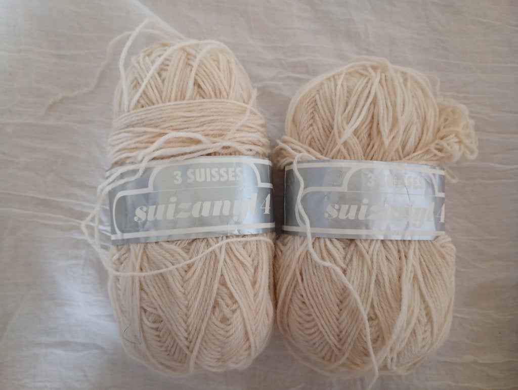 3 suisses Sizanyl 4 laine 2x écrues  1xgris, Enlèvement ou Envoi, Neuf, Tricot ou Crochet, Laine ou Fils