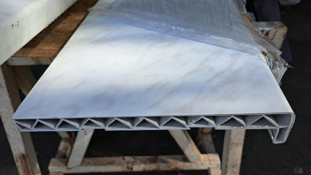 •	Nieuwe PVC Venstertablet / Vensterbank – Marmerlook, Doe-het-zelf en Bouw, Glas en Ramen, Nieuw, Overige typen, Ophalen