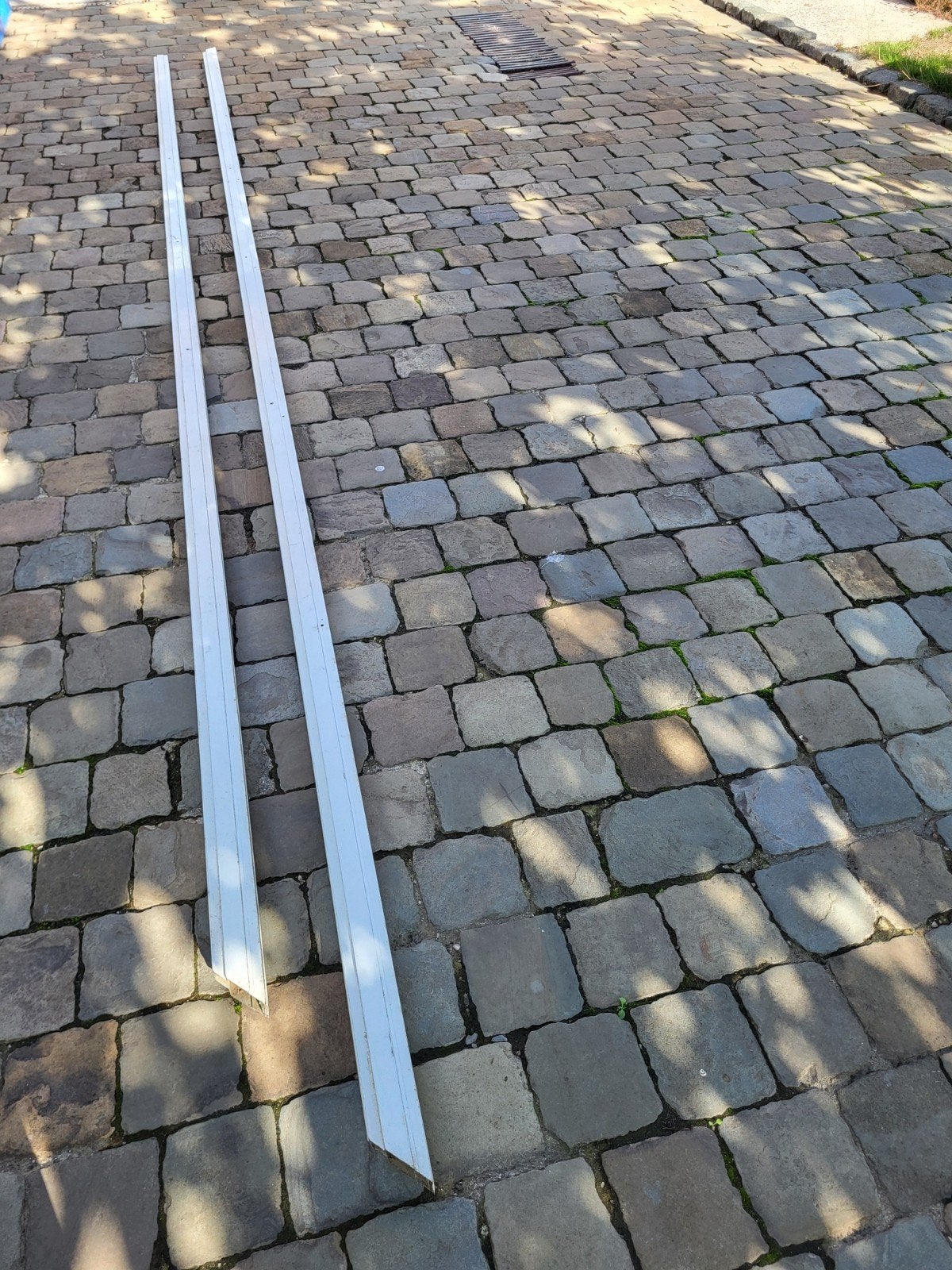 2 lange aluminium profielen / kokerbalken (540 cm & 506 cm), Ophalen, Aluminium