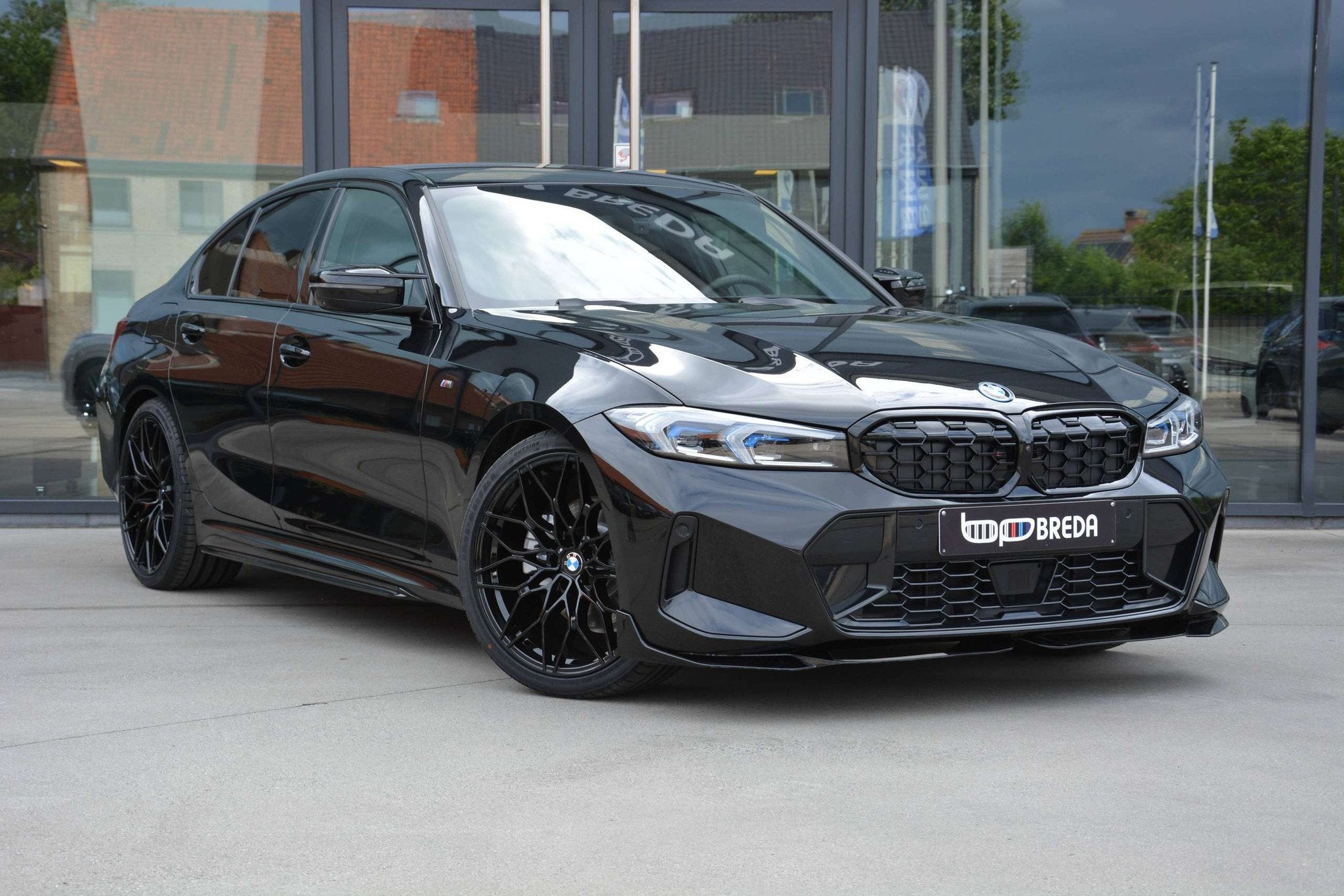 BMW 3 Serie 330 e M-performance/ACC/HUD/360cam/Keyless, Zwart, 4 cilinders, Zwart, Leder