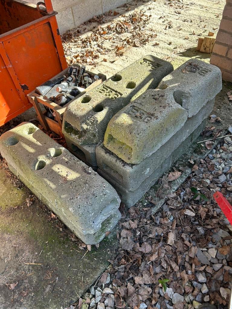 Lot 8 pieds barrières Heras béton pied, Ophalen