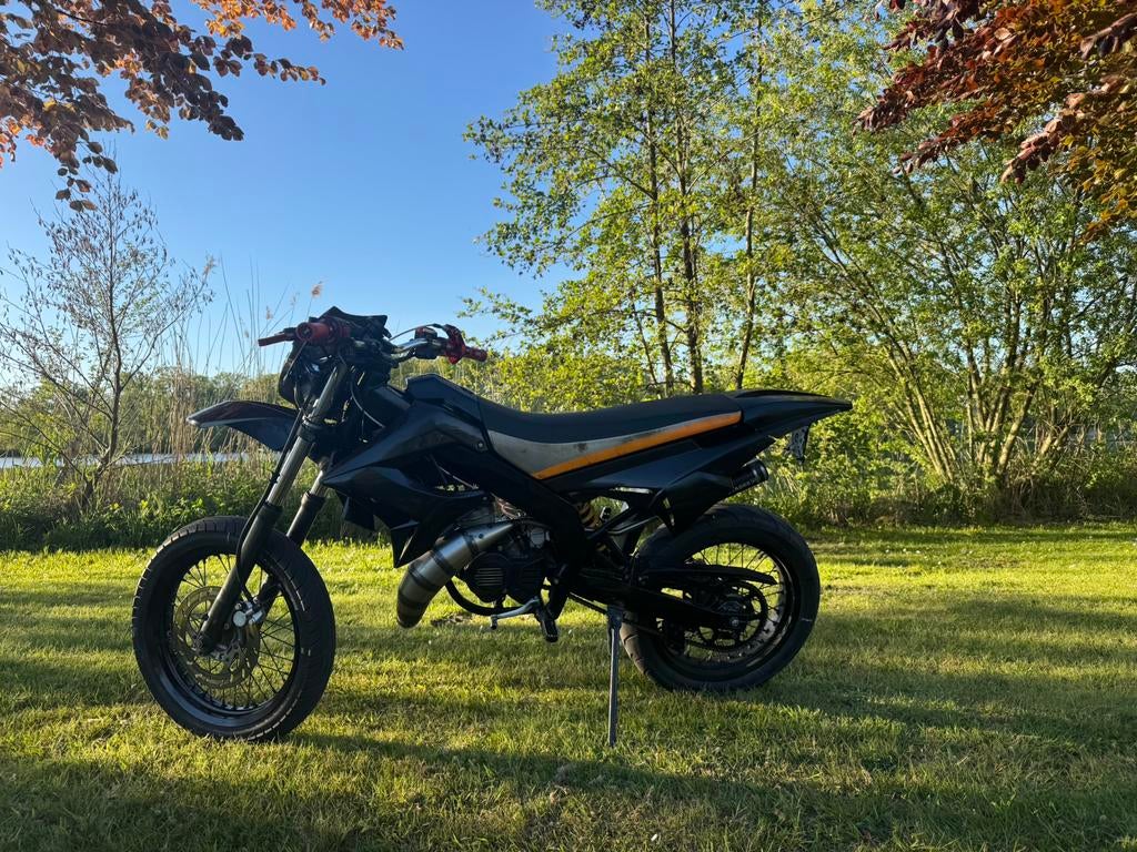 Derbi senda r xtreme, Fietsen en Brommers, Brommers | Derbi, Ophalen, 6 versnellingen, Klasse B (45 km/u), Zo goed als nieuw
