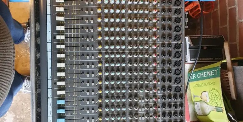 console de mixage analogique Frontier Design Group Merit MT-, Musique & Instruments, Enlèvement, Comme neuf