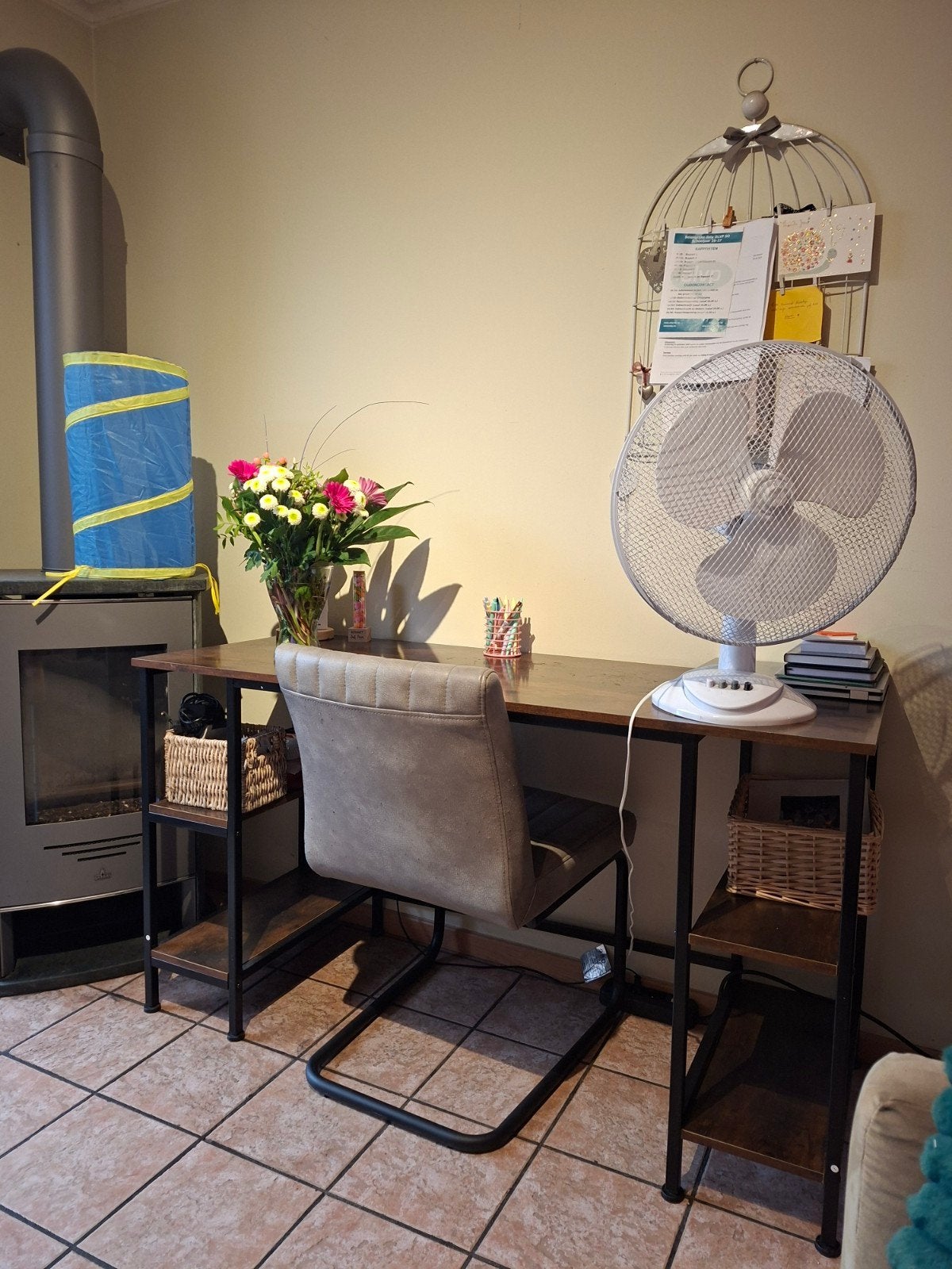 Bureau met stoel., Ophalen