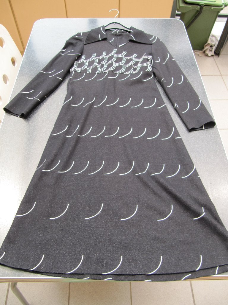 jurk vintage zwart met wit motief, 38, Kleding | Dames, Ophalen of Verzenden, Gedragen, Maat 38/40 (M), Zwart