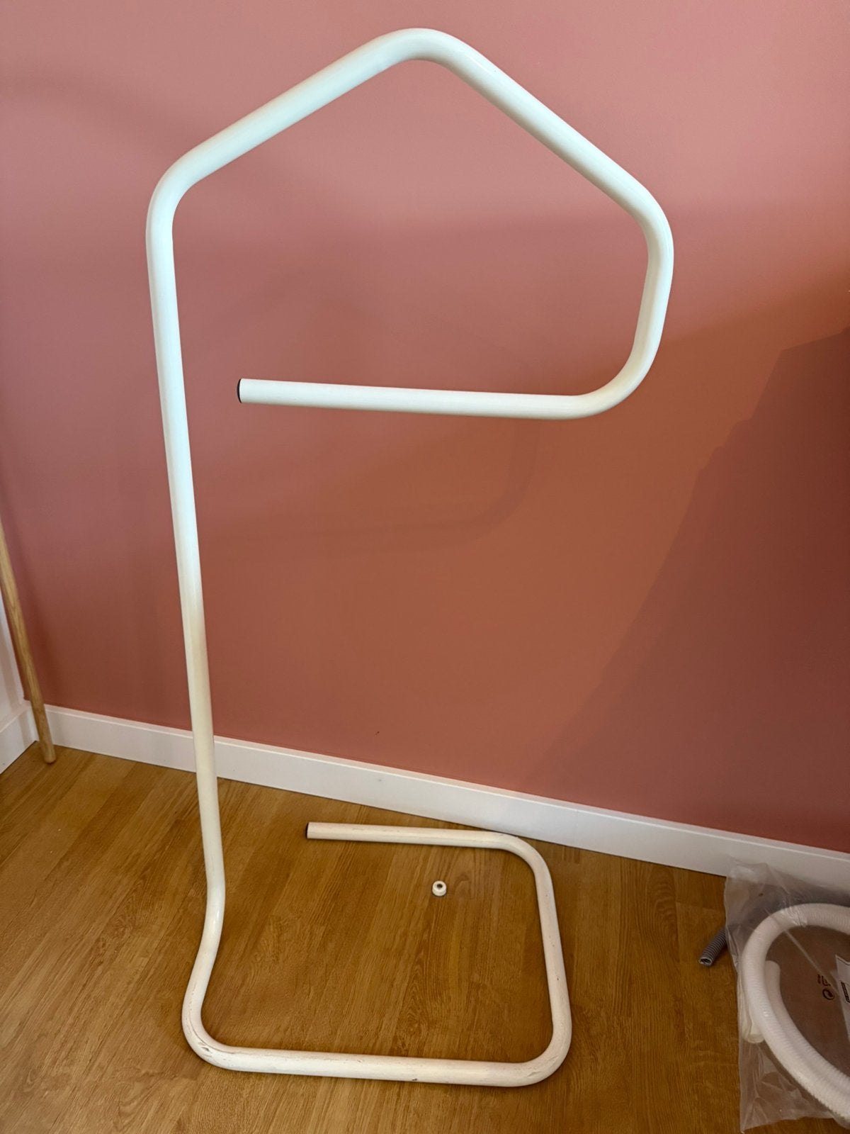 Porte vêtements A DONNER, Vêtements | Femmes, Portants à vêtements, Enlèvement, Utilisé