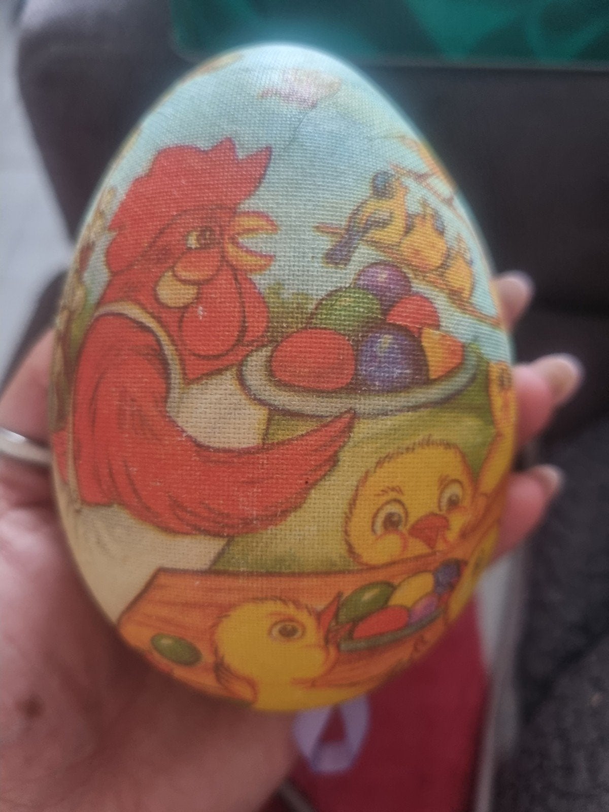 Vintage paasei met kip en kuikens. Decoratief paasei gevuld, Divers, Pâques, Enlèvement