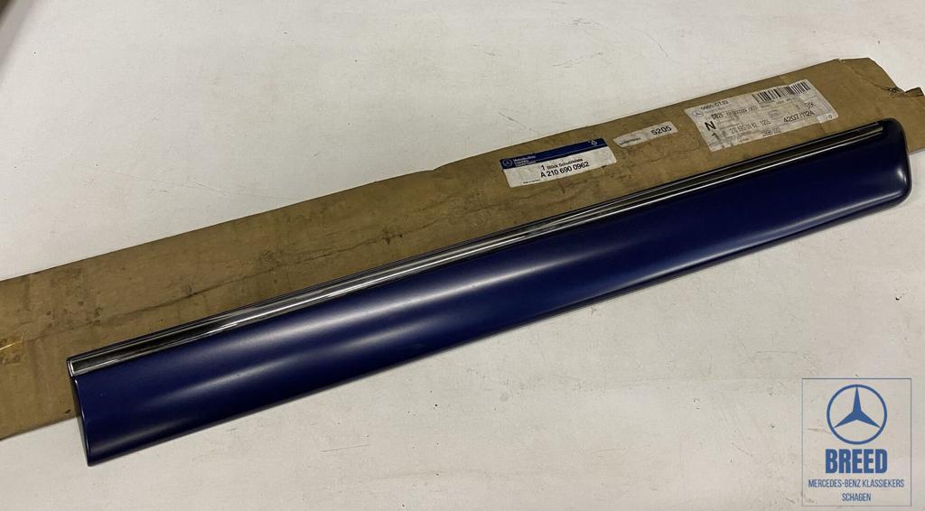 NOS sierlijst achterdeur links Mercedes-Benz W210 E-Klasse, Auto-onderdelen, Carrosserie, Mercedes-Benz, Nieuw, Ophalen of Verzenden