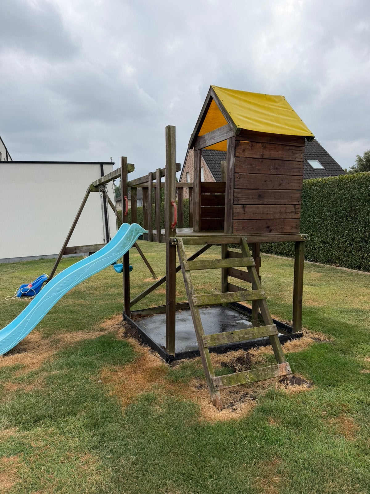 Houten speeltoestel met dubbele schommel en glijbaan, Ophalen, Gebruikt, Schommel