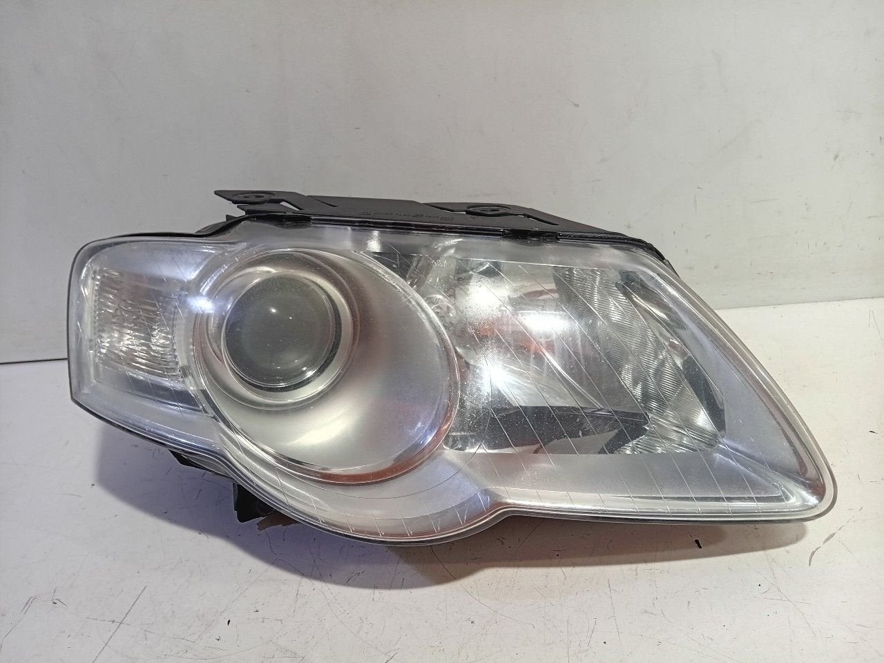 Koplamp rechts Volkswagen Passat, Onderdelen@venauto.nl, Van der Ven Autorecycling B.V., Ettenseweg 76, 4706 PB Roosendaal, The Netherlands