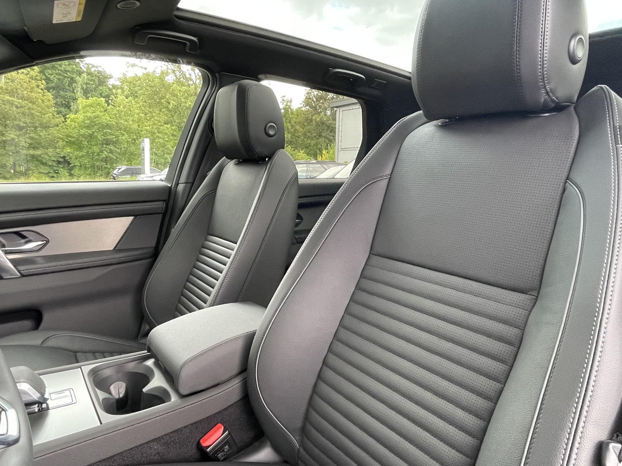 Land Rover Discovery Sport P270e Dynamic SE (automatique), Autos, Cuir, Argent ou Gris, Achat, Entreprise