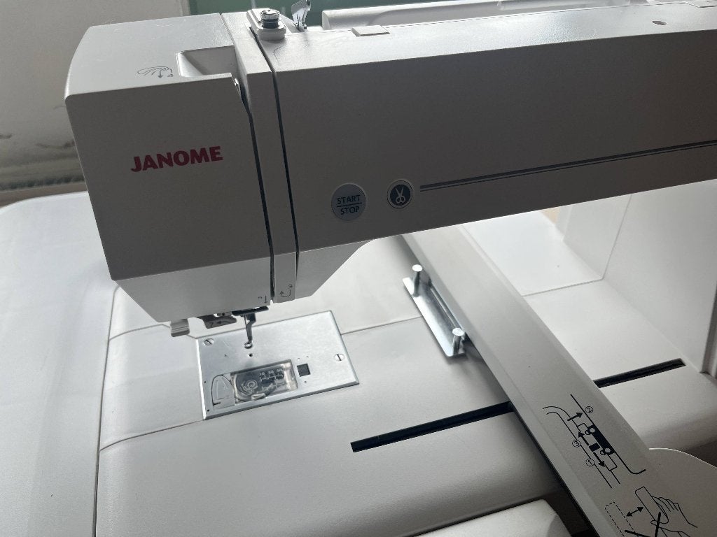 Complete set: Janome MC550E + Artistic Digitizer + garen, Enlèvement, Comme neuf, Broderies à la machine, Set à broder