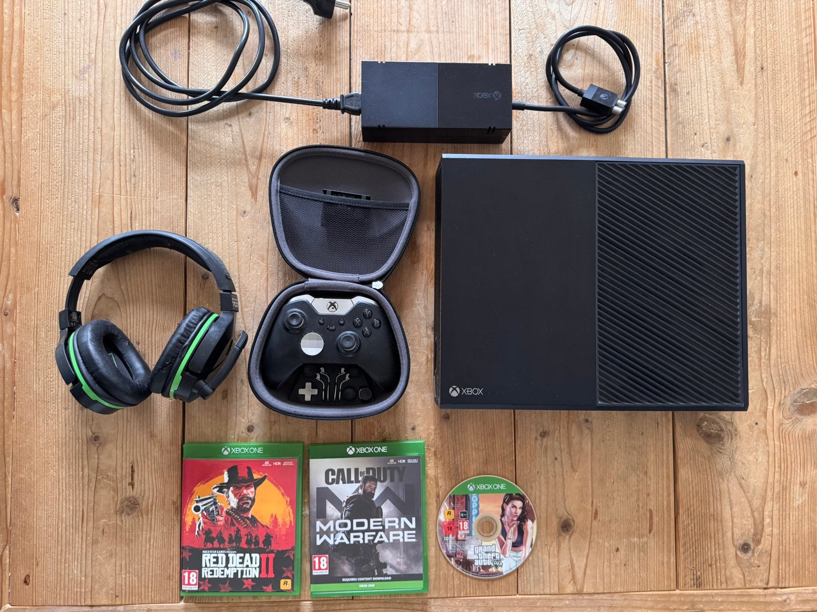 Xbox One (incl Controller, Headset, GTA V, RDR2), Ophalen, Zo goed als nieuw, Xbox One