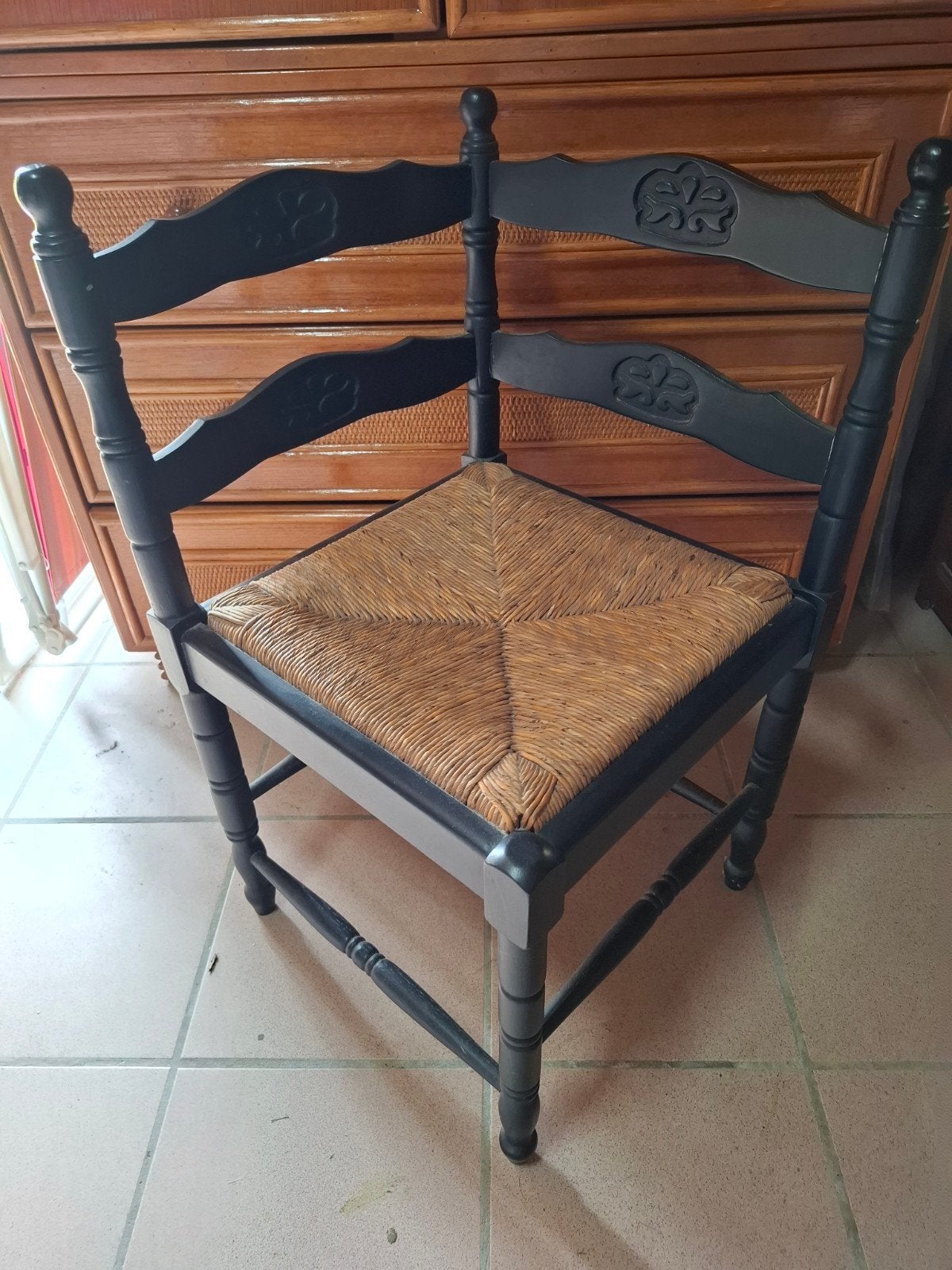 Chaise paillée noire style campagnard, Enlèvement