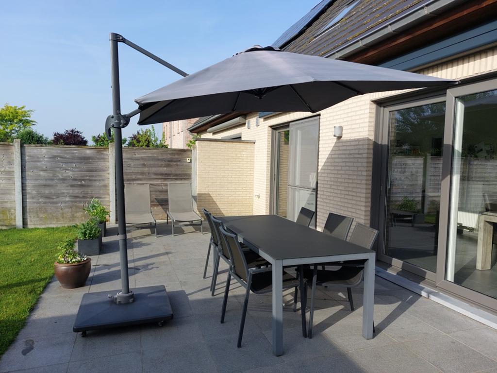 Zweefparasol met zware voet op wieltjes, Tuin en Terras, Overkappingen, Ophalen