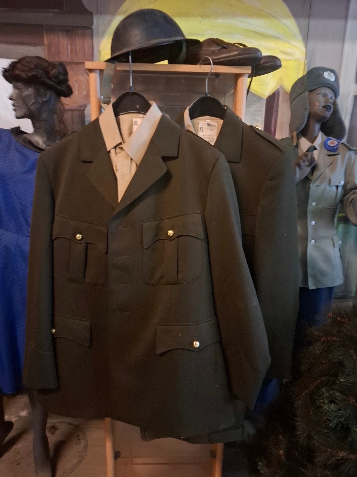 leger kleding, Ophalen