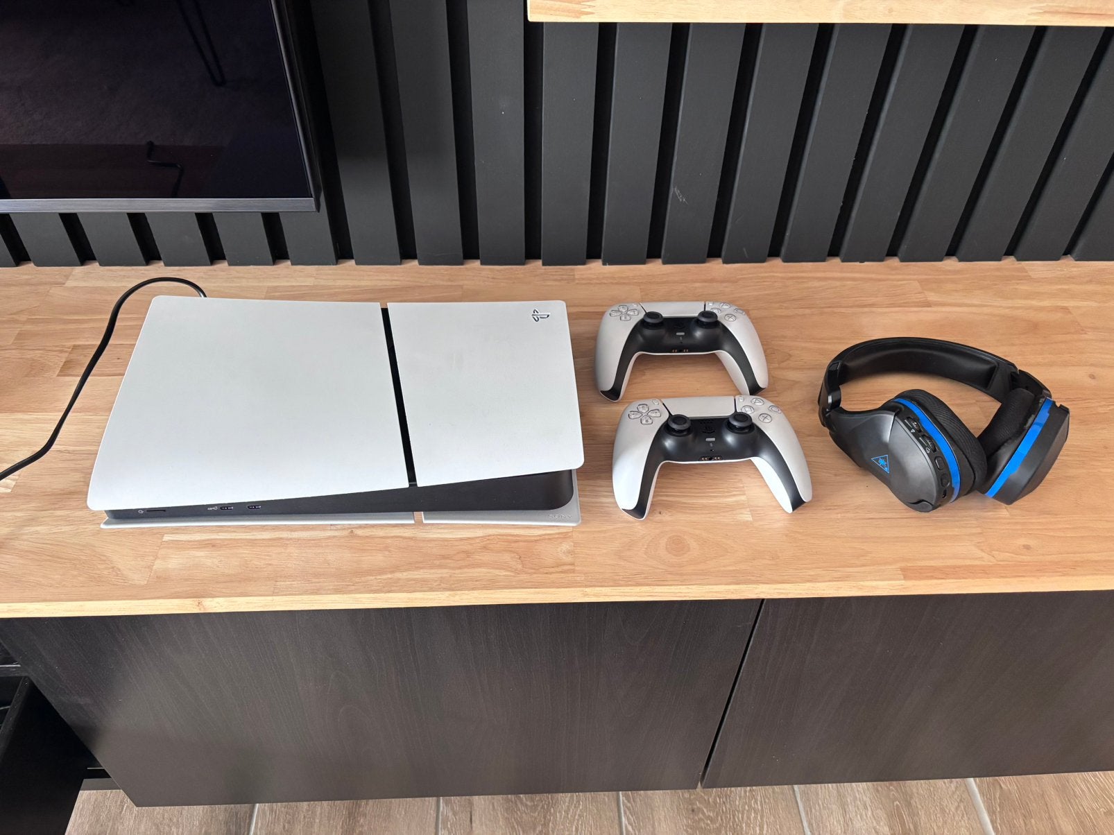 Playstation 5 digital met 2 controllers en headset, Ophalen, Zo goed als nieuw, Playstation 5