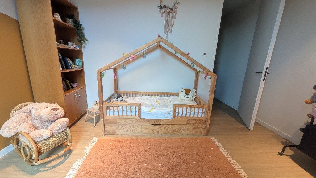 Peuterbed - Petit Puk - bedhuisje Cato - 70x160, Ophalen, Bruin, 190 cm of minder, Zo goed als nieuw
