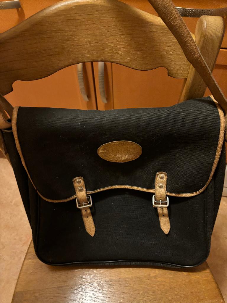 Grand sac façon gibecière, Moins de 30 cm, Cuir, Enlèvement ou Envoi, 30 à 40 cm