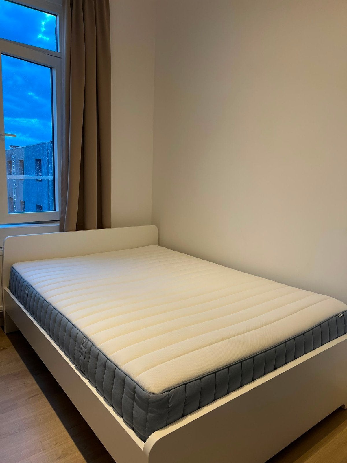Matras 140 x 200cm Ikea valevag, Huis en Inrichting, Slaapkamer | Bedden, Ophalen