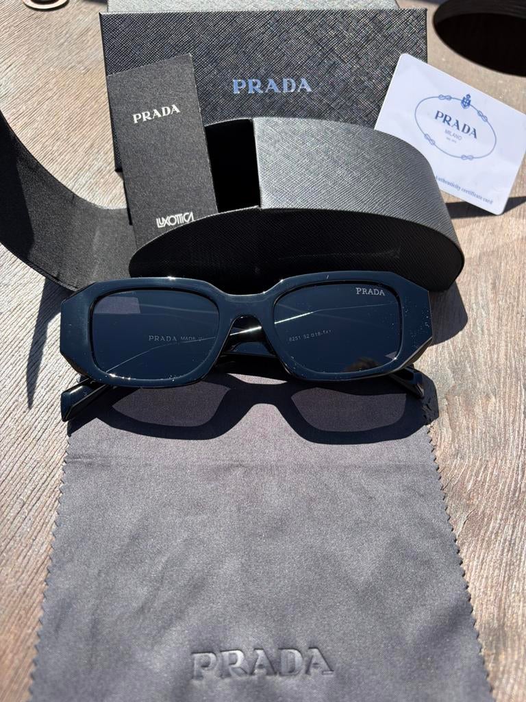 Lunette de soleil prada milano noir, Enlèvement ou Envoi, Comme neuf, Noir, Lunettes