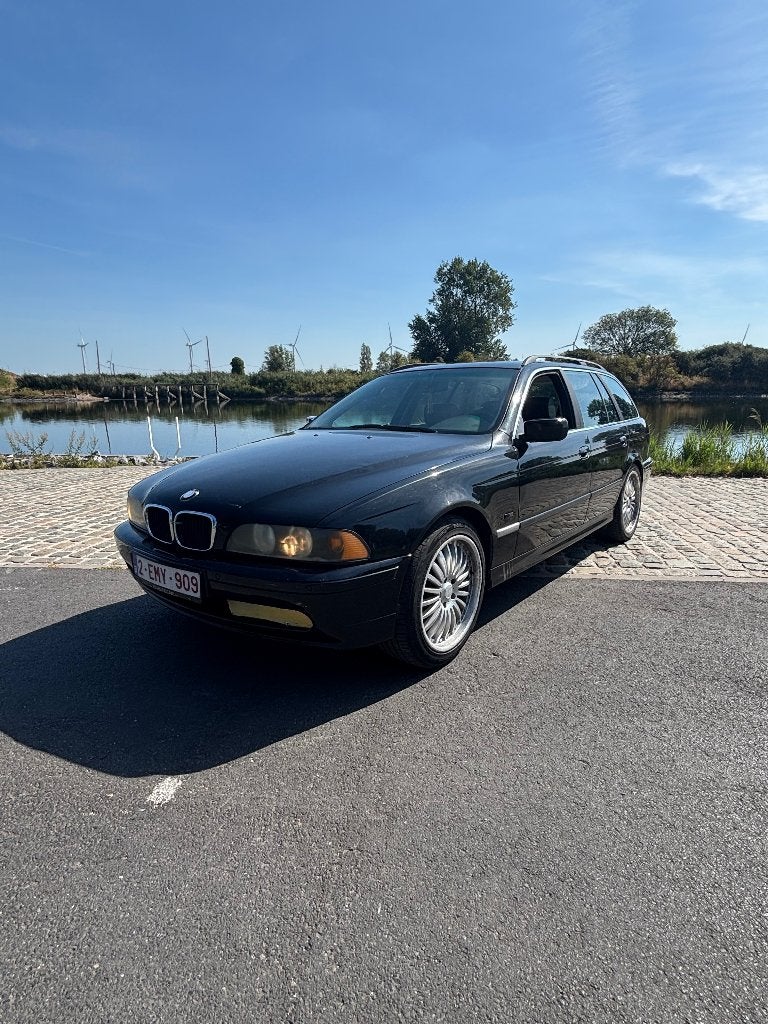 BMW E39 525i Touring, Auto's, Automaat, Achterwielaandrijving, Zwart, Leder