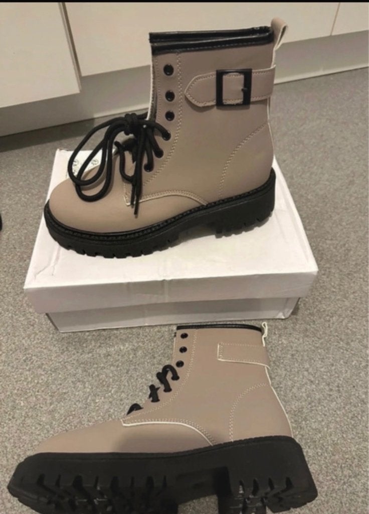 Bottines, Neuf, Enlèvement ou Envoi, Beige, Boots et Botinnes
