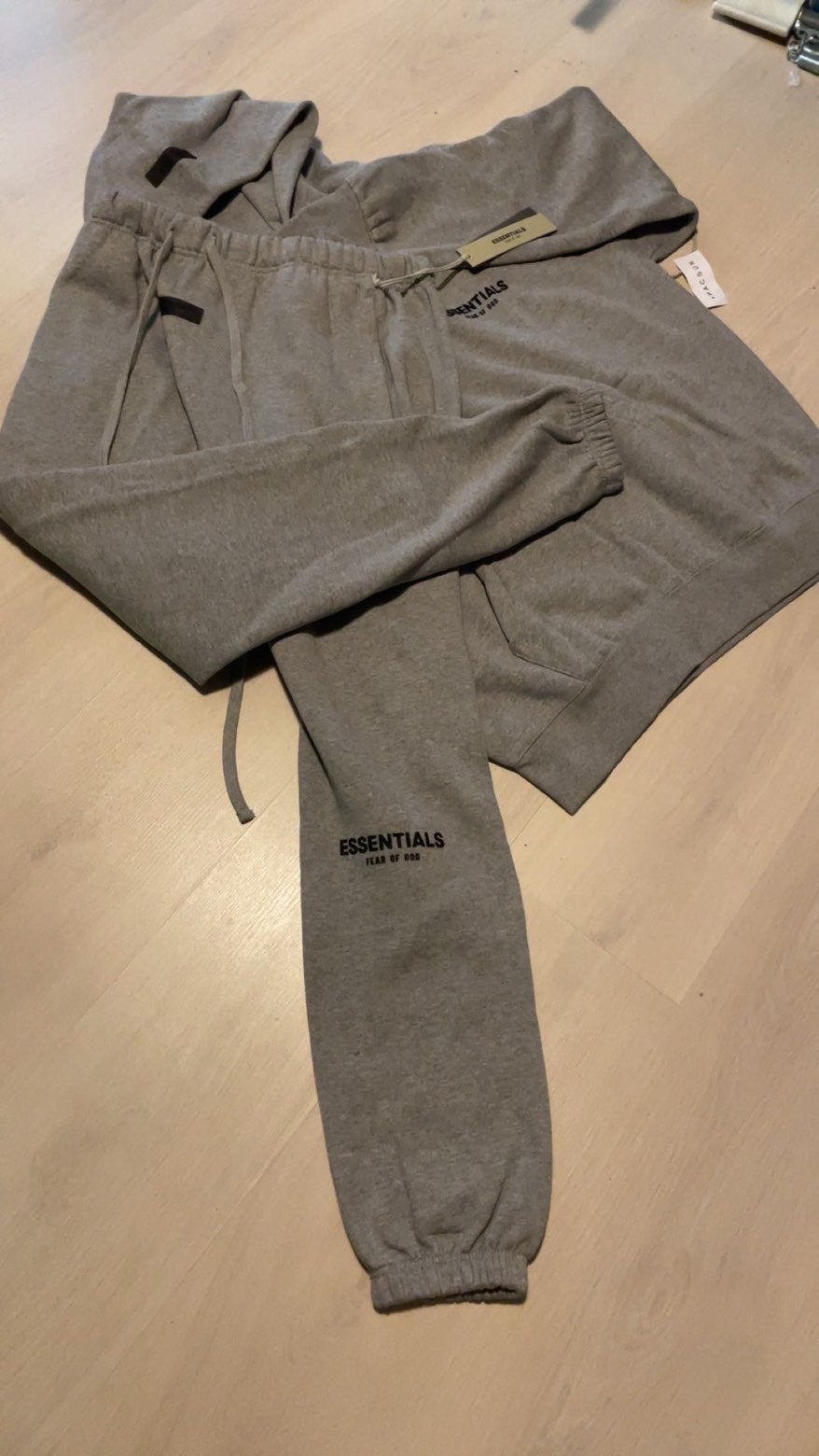 Essentials set, Ophalen of Verzenden, Nieuw, Maat 48/50 (M)