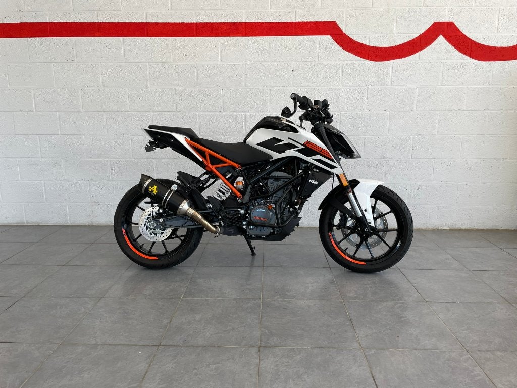 Ktm duke 125 *arrow*, Entreprise, Occasion, 125 cm³, Manuelle