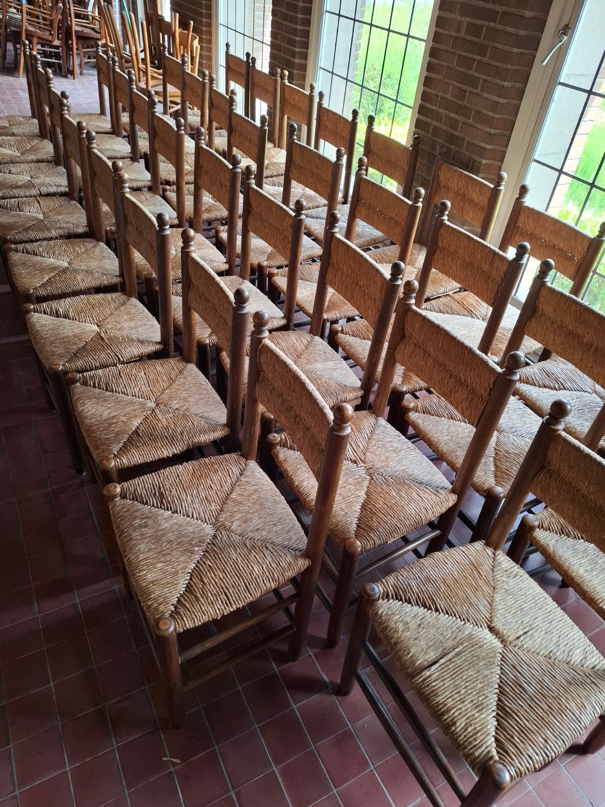 Lot de 35 chaises rustiques paillées, Antiquités & Art, Enlèvement