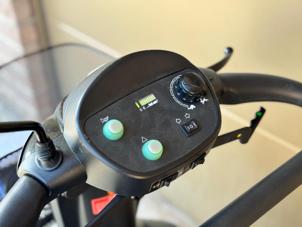 Poussette trottinette électrique std4 état neuf 0488826971, Enlèvement ou Envoi, Pliant, Comme neuf, Fauteuil roulant électrique