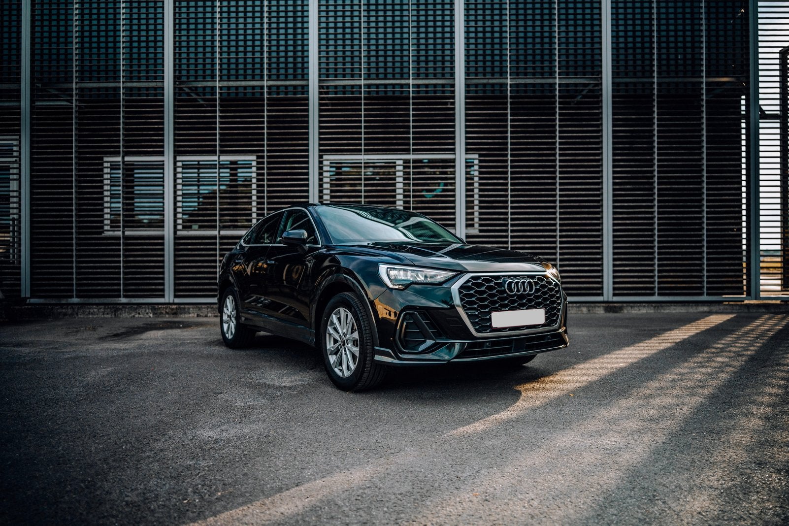 Audi Q3 Sportback (goedkoopste op internet!), Auto's, Voorwielaandrijving, Stof, Zwart, Handgeschakeld