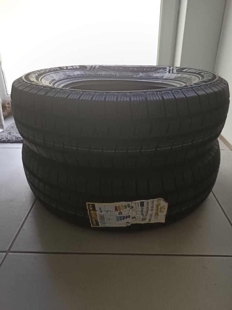 2 pneus neufs SOWDRAGON VAN 205/75R16 110/108R – camionnette, Overige, Nieuw, Winterbanden, Band(en)