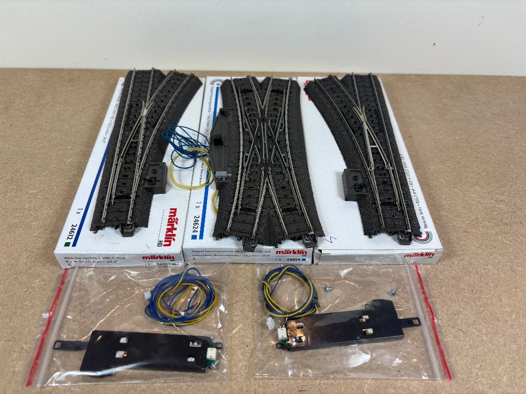 Märklin H0 – 3 aiguillages électriques voie C, Enlèvement ou Envoi, Courant alternatif, Rails, Comme neuf
