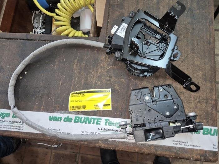 Hayon moteur d'un BMW 3-Serie, -, 3 mois de garantie, Utilisé, -