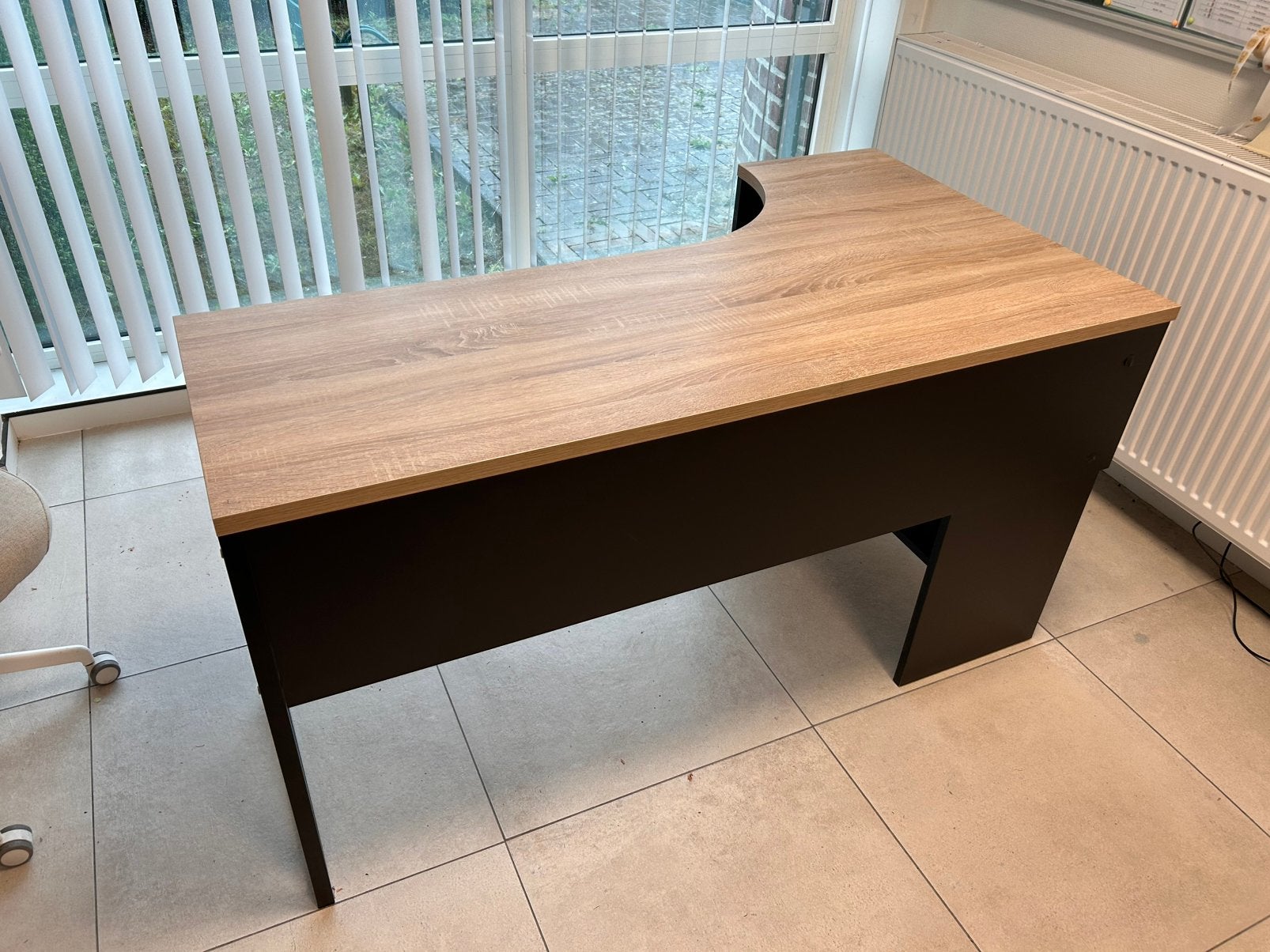 Bureau, Huis en Inrichting, Bureaus, Ophalen, Zo goed als nieuw, Zwart