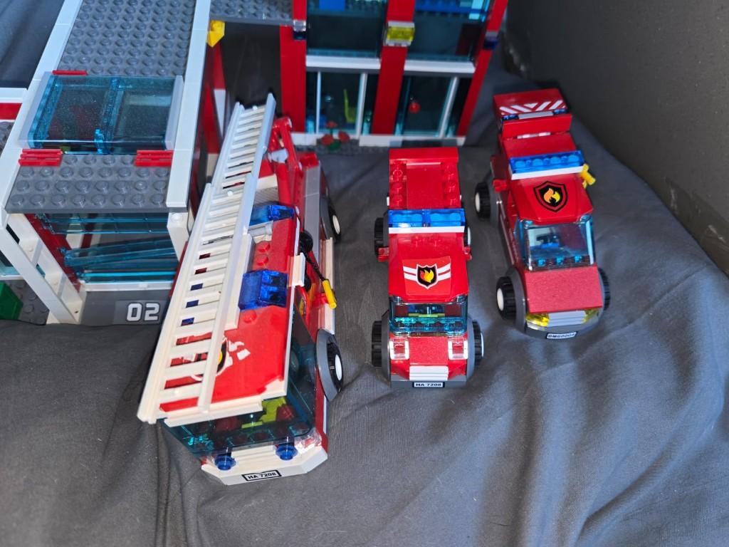 Gedeeltelijk van set 60004 en 7208 - Gelijmd, Kinderen en Baby's, Speelgoed | Duplo en Lego, Gebruikt, Lego, Overige typen, Meerdere sets