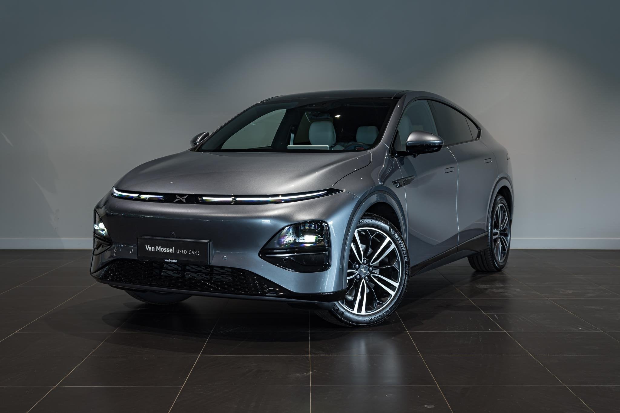 XPENG G6 Standard Range PANO DAK | TREKHAAK | LEDER | 360, Auto's, Achterwielaandrijving, Gebruikt, Zwart, Leder