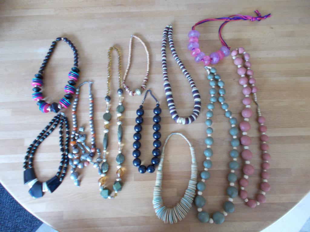 DIVERSE HALSKETTINGEN, Bijoux, Sacs & Beauté, Colliers, Enlèvement, Comme neuf, Autres couleurs, Autres matériaux