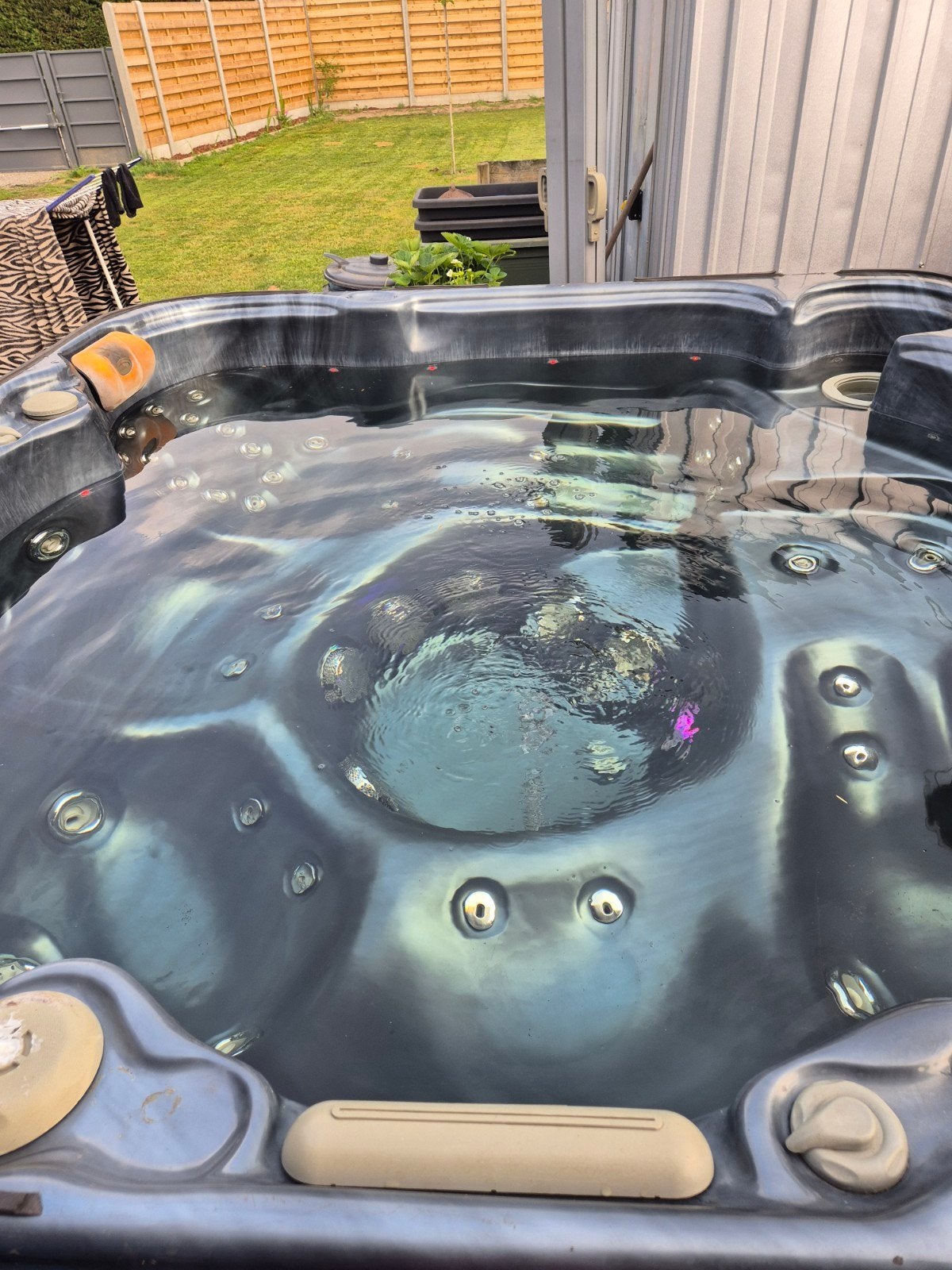 jacuzzi 5 personen, Ophalen, Vast