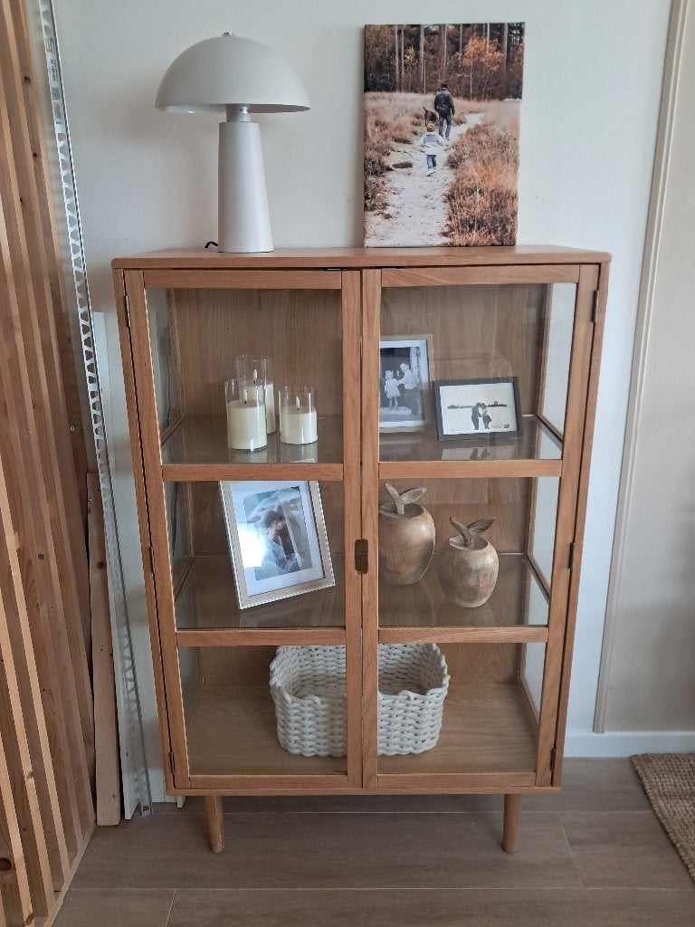 Vitrinekast, Huis en Inrichting, Ophalen, Met plank(en), 100 tot 150 cm, Zo goed als nieuw