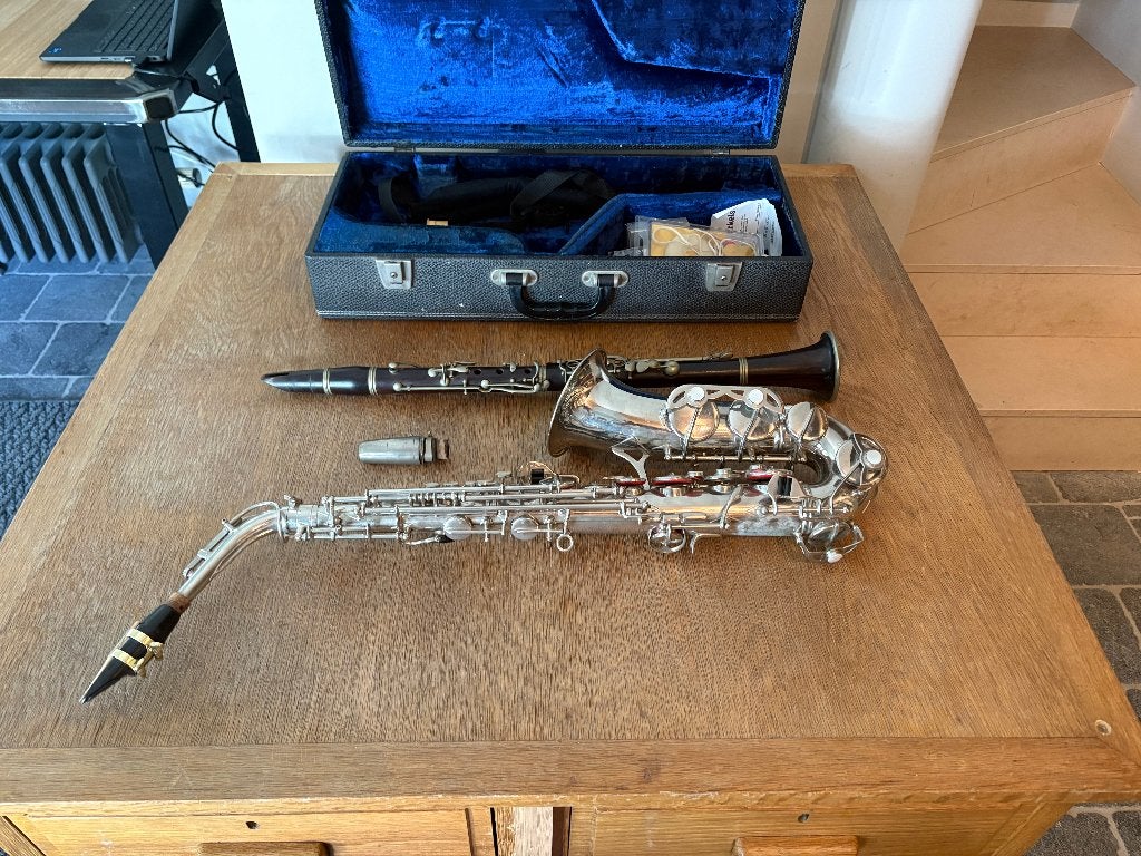 saxofoon + klarinet, Enlèvement ou Envoi, Avec valise