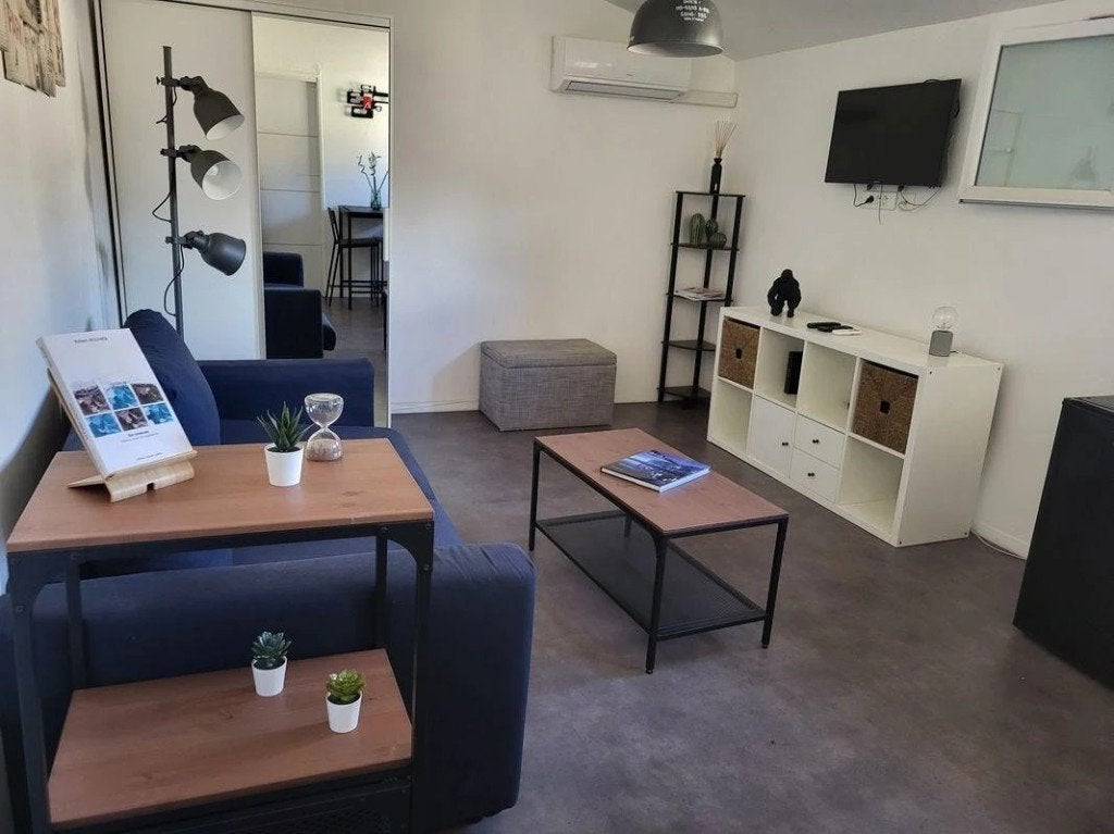 Beau studio meublé neuf, 20 à 35 m², Bruxelles