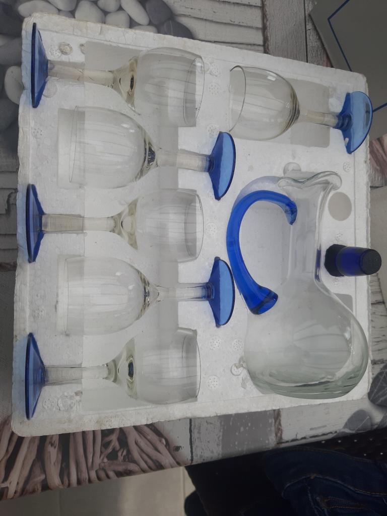 Carafe liqueur avec verres, Enlèvement