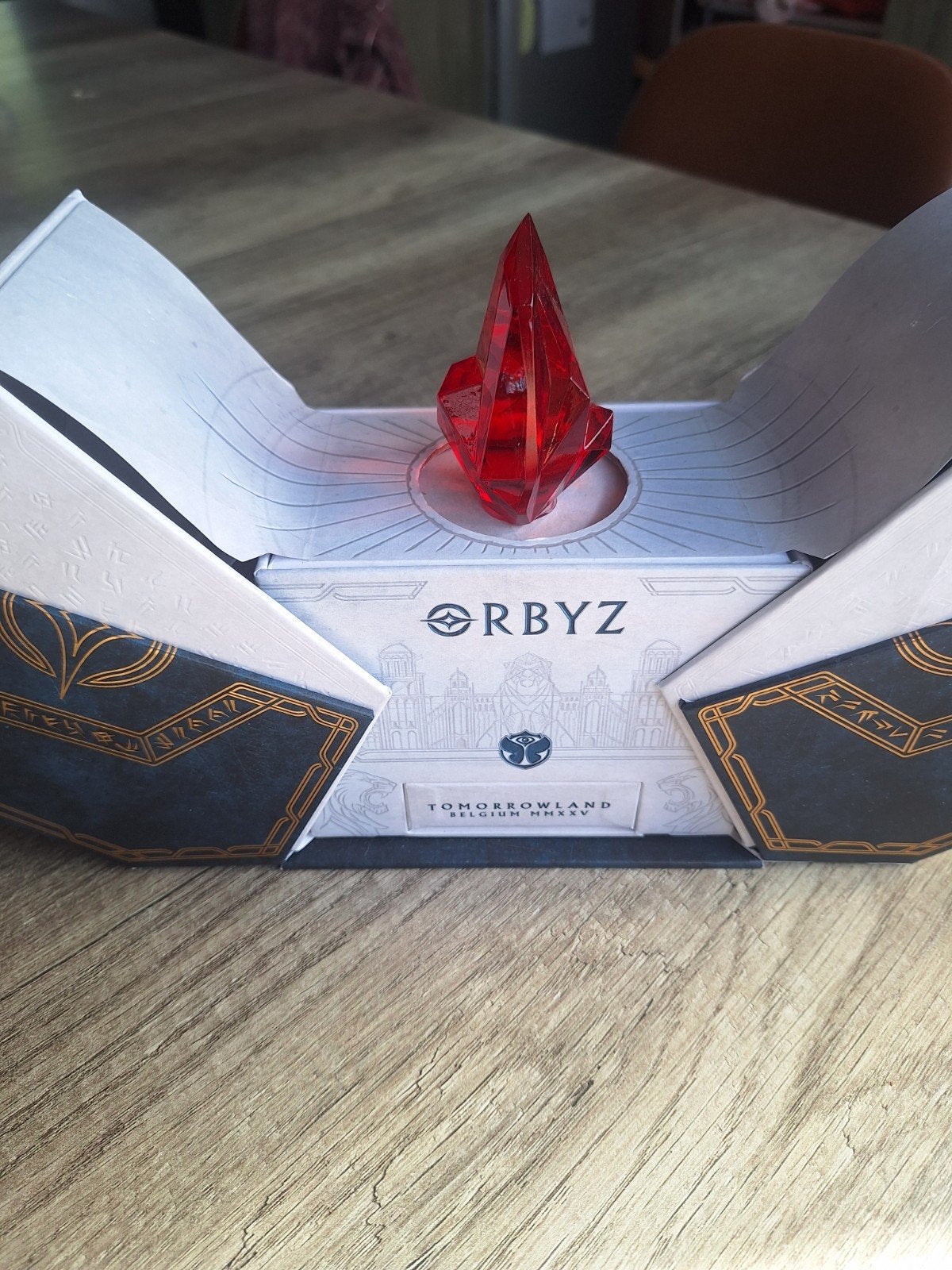 Tomorrowland Orbyz 2025 doos (zonder geldig festivalbandje), Hobby en Vrije tijd, Verzamelkaartspellen | Overige, Ophalen, Nieuw